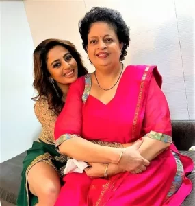 Neha Pendse mother