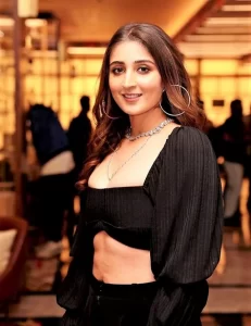 Dhvani Bhanushali Height