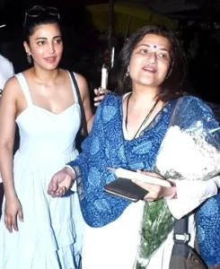 shruti haasan photo with her mother