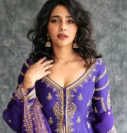 Aishwarya Lekshmi Height, Age, Birthday, Boyfriend, Biography & Net Worth