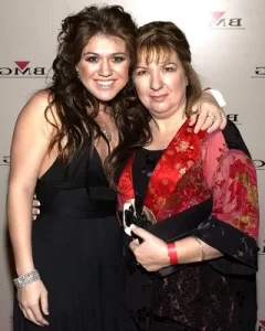 Kelly Clarkson mother photos