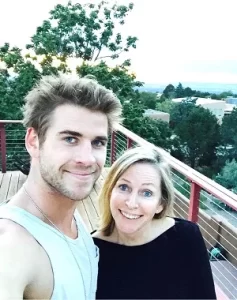 Liam Hemsworth mother photos