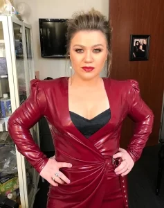 Kelly Clarkson pics