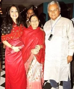 Disha Vakani parents photos