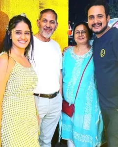 Ayesha Singh parents photos