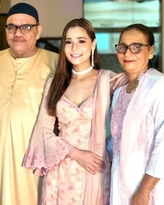 Sara Khan parents photos