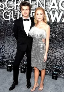 joe keery and maika monroe photos