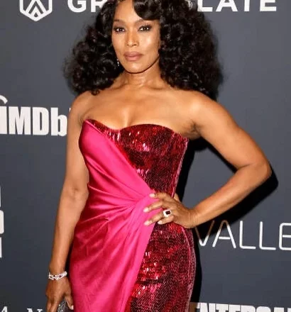 Angela Bassett Height, Weight, Eye Color, Hair Color & Measurements