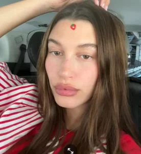 Hailey Bieber photos