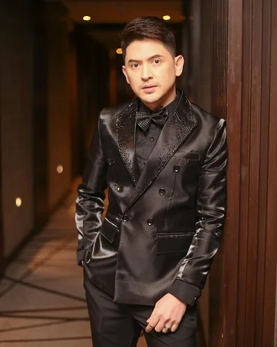 Ahron Villena Height